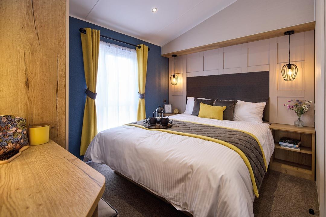 The Gainsborough holiday home sleeps 4 with 2 bedrooms in total. The master bedroom is a King with soft and welcoming interiors and an en-sutie shower room.